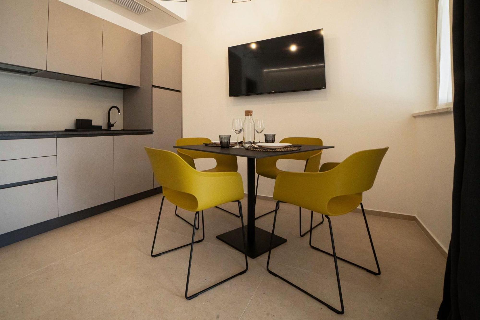 Aura Apartments Mattinata Buitenkant foto